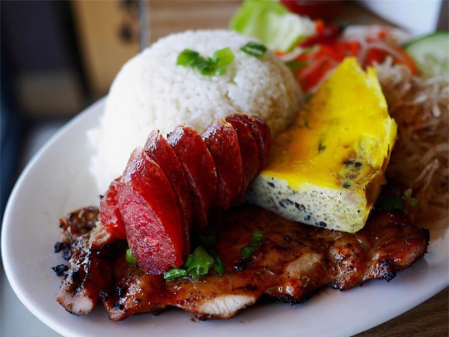 Đến Sài Gòn mà chưa ăn hết 10 món thần thánh này, đừng vội về nha! - Ảnh 2.