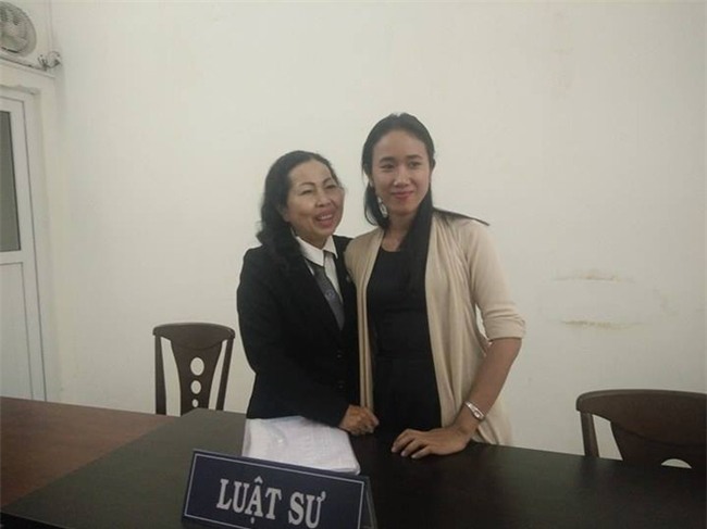 Nước mắt hạnh phúc của người mẹ sang Pháp đòi quyền nuôi con: Tôi đếm từng ngày để được gặp con - Ảnh 2.