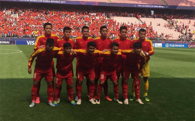 HLV Hữu Thắng "tặng quà" cho 7 cầu thủ U20 Việt Nam