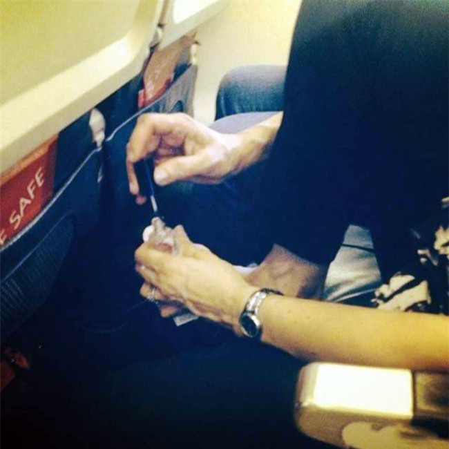 "nga ngua" khi bat gap canh nay tren may bay hinh anh 12