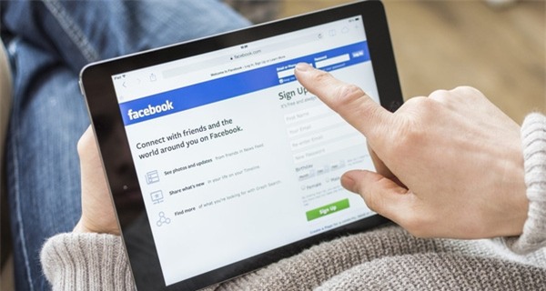 Từ 2018, vợ có thể bị phạt 50 triệu đồng nếu vào tài khoản Facebook của chồng mà chưa được đồng ý?