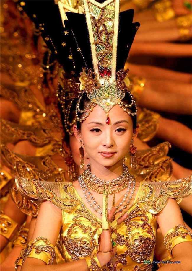 Sao nhi cam diec mot thoi thong tri lang mua Trung Quoc hinh anh 3