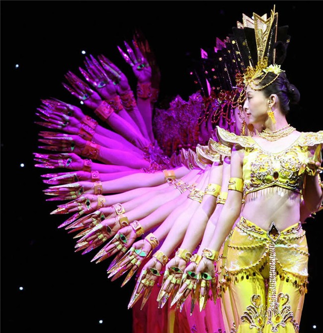 Sao nhi cam diec mot thoi thong tri lang mua Trung Quoc hinh anh 4