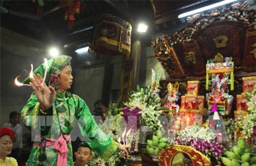 hoai-linh-hau-dong-blogtamsuvn1