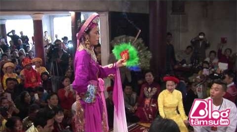 hoai-linh-hau-dong-blogtamsuvn14