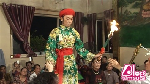 hoai-linh-hau-dong-blogtamsuvn4