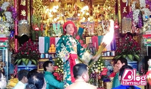 hoai-linh-hau-dong-blogtamsuvn5