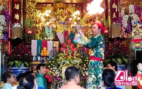 hoai-linh-hau-dong-blogtamsuvn6