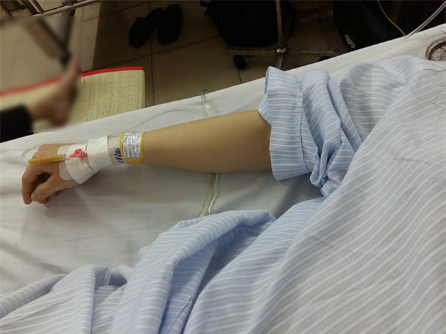 co gai tre kiet que vi benh la, di tieu 50-70 lan moi ngay - 1