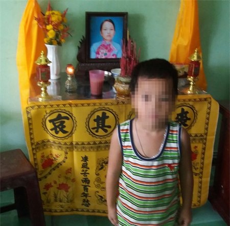 be trai 4 tuoi "to" cha ruot gay nen cai chet cua me - 2