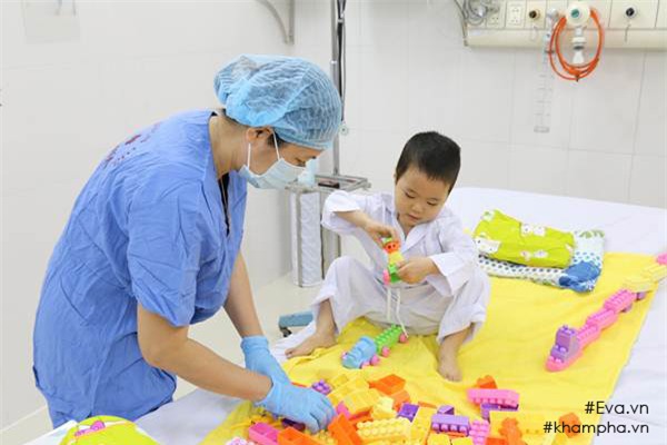 chuyen 2 lan chet hut cua em be ghep phoi tu nguoi song thanh cong dau tien o vn va mong uoc gian di ngay 1/6 - 3