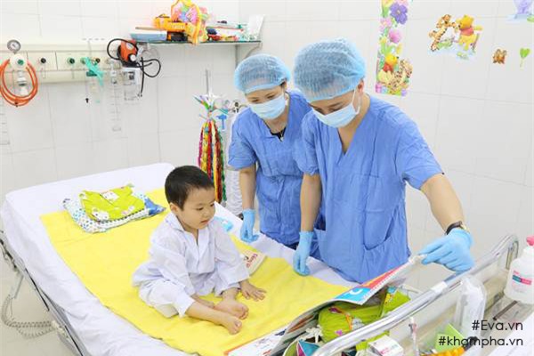 chuyen 2 lan chet hut cua em be ghep phoi tu nguoi song thanh cong dau tien o vn va mong uoc gian di ngay 1/6 - 4