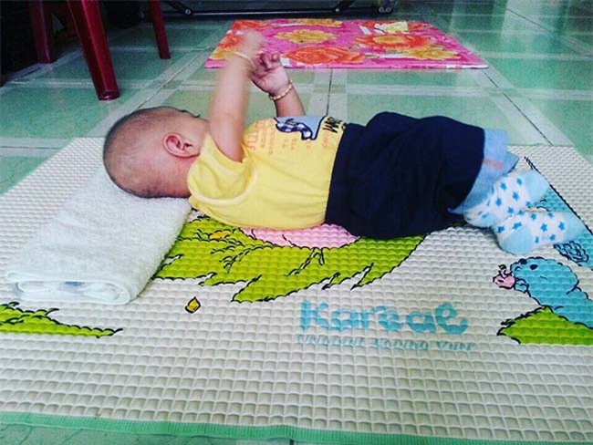 chuyen di xin trung cua nguoi dan ba hiem muon va 2 “trai ngot” song sinh - 1