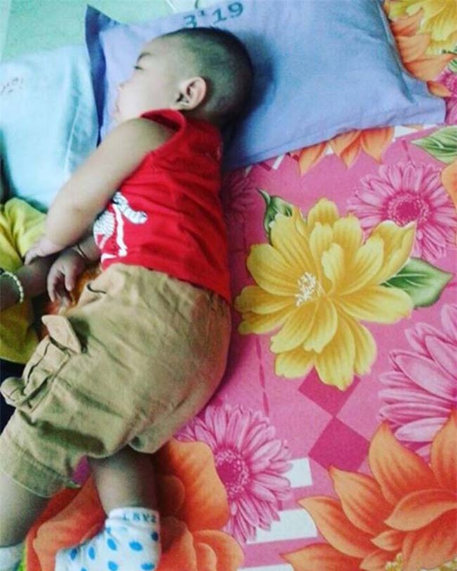 chuyen di xin trung cua nguoi dan ba hiem muon va 2 “trai ngot” song sinh - 2