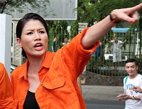 nhin lai qua khu, trang tran co xung danh