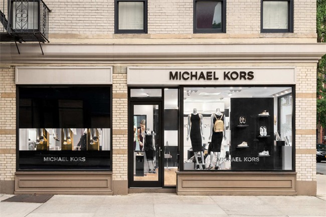 Michael Kors đồng loạt đóng cửa 100 cửa hàng vì lí do không ai ngờ tới-1