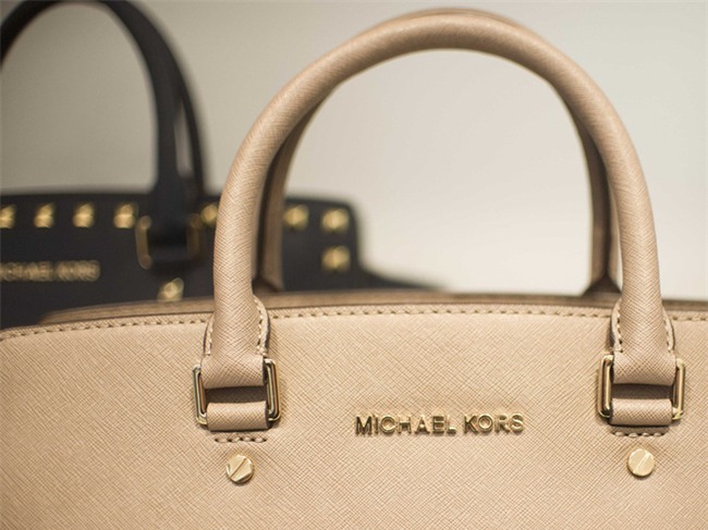 Michael Kors đồng loạt đóng cửa 100 cửa hàng vì lí do không ai ngờ tới-3