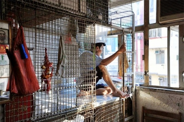 Số phận người giúp việc ở Hồng Kông: ngủ trong nhà vệ sinh, trên nóc tủ lạnh - Ảnh 3.
