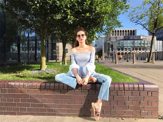 Kỳ Duyên diện đồ đơn giản vẫn kiêu kỳ, Angela Phương Trinh bỗng màu mè hết biết trong street style tuần này - Ảnh 2.