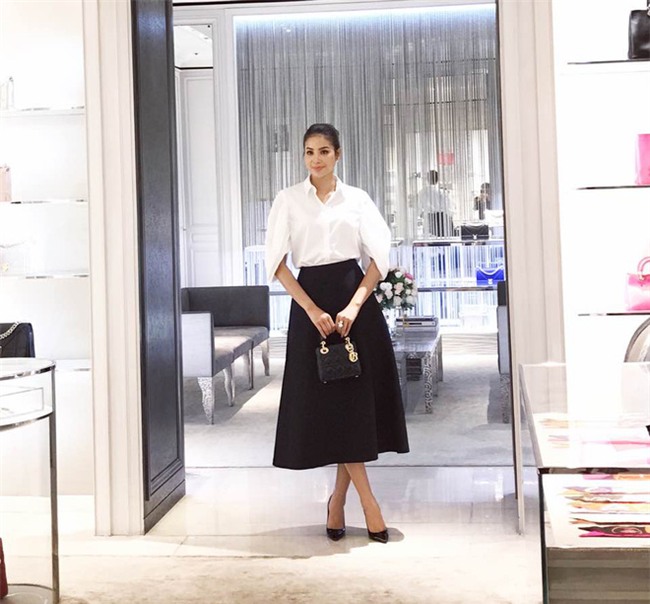 Kỳ Duyên diện đồ đơn giản vẫn kiêu kỳ, Angela Phương Trinh bỗng màu mè hết biết trong street style tuần này - Ảnh 3.