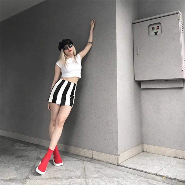 Kỳ Duyên diện đồ đơn giản vẫn kiêu kỳ, Angela Phương Trinh bỗng màu mè hết biết trong street style tuần này - Ảnh 9.