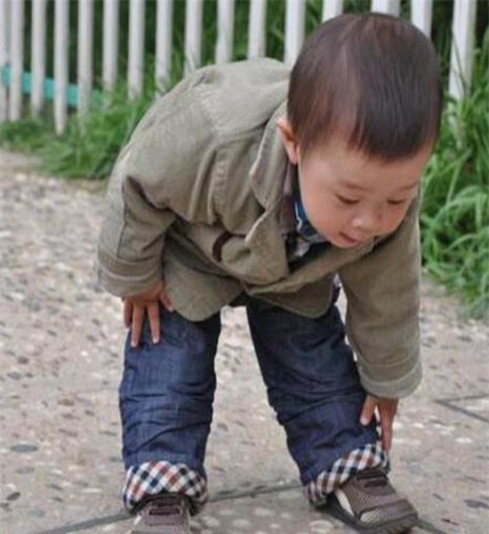 con trai bi cong veo cot song khi moi 4 tuoi, me ta hoa khi phat hien ra nguyen nhan - 1