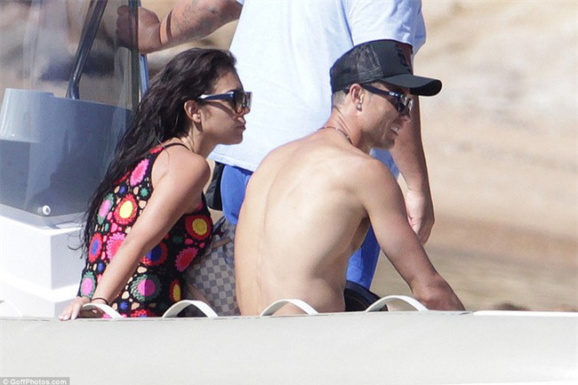 Ronaldo thuê du thuyền đưa bạn gái và con trai đi nghỉ mát - Ảnh 8.