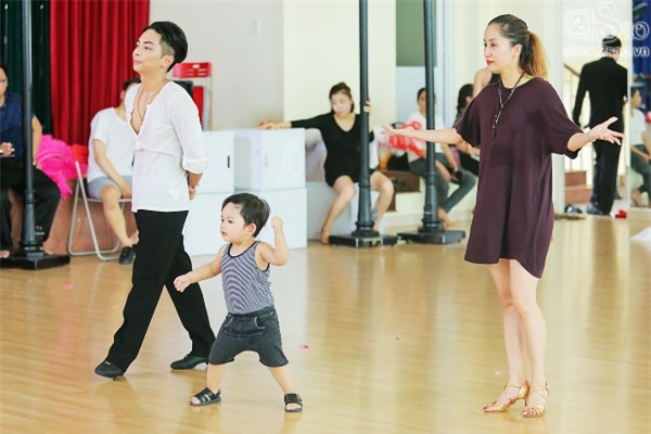 Phát cuồng với nét đáng yêu của KuBi - tiểu hoàng tử nhà Khánh Thi-11