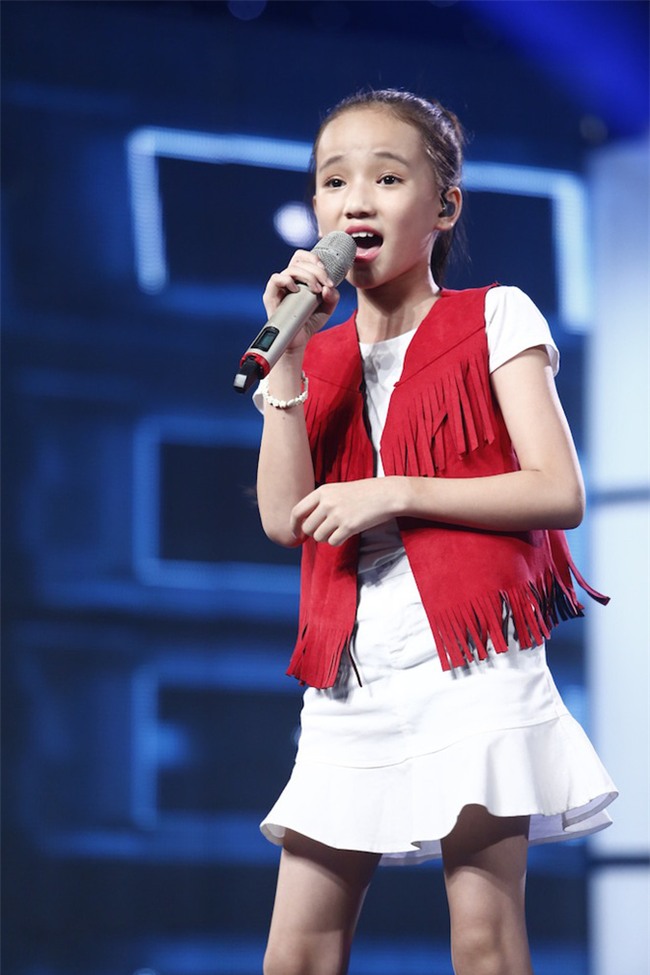 Văn Mai Hương bật khóc khi nghe cô bé khiếm thị Minh Hiền nói về ước mơ - Ảnh 13.