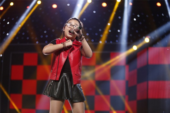 Văn Mai Hương bật khóc khi nghe cô bé khiếm thị Minh Hiền nói về ước mơ - Ảnh 14.