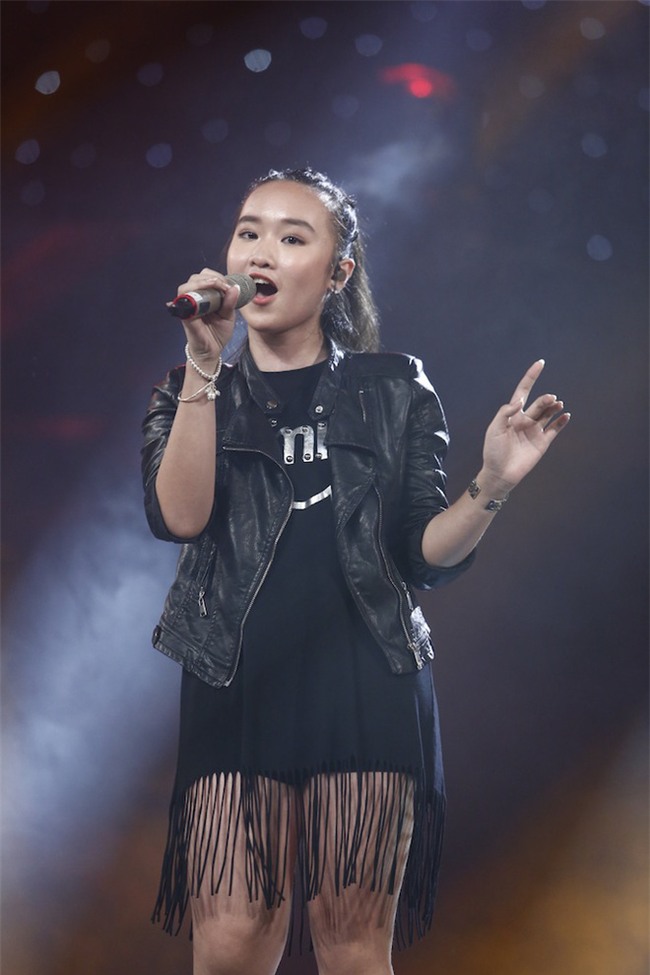 Văn Mai Hương bật khóc khi nghe cô bé khiếm thị Minh Hiền nói về ước mơ - Ảnh 21.