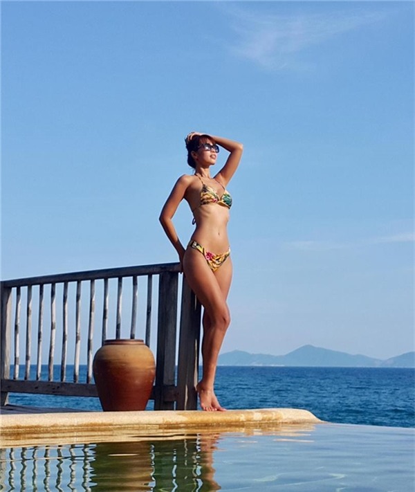 Với dáng vóc của siêu mẫu, Hà Anh chẳng ngại khoe cơ thể 