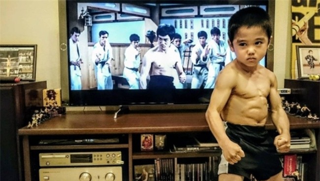 Cậu bé 7 tuổi người Nhật khiến cả thế giới kinh ngạc vì màn trình diễn tuyệt vời y hệt huyền thoại Lý Tiểu Long - Ảnh 9.
