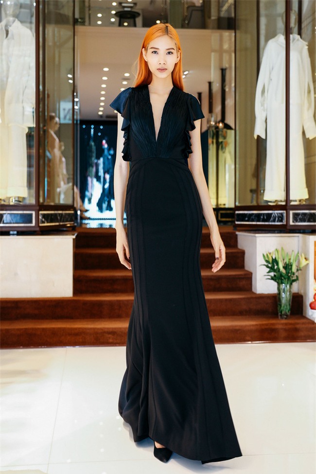 40 độ C, Hoàng Thùy vẫn bình thản mặc toàn áo lông để đọ style với Lan Khuê & Minh Tú - Ảnh 14.