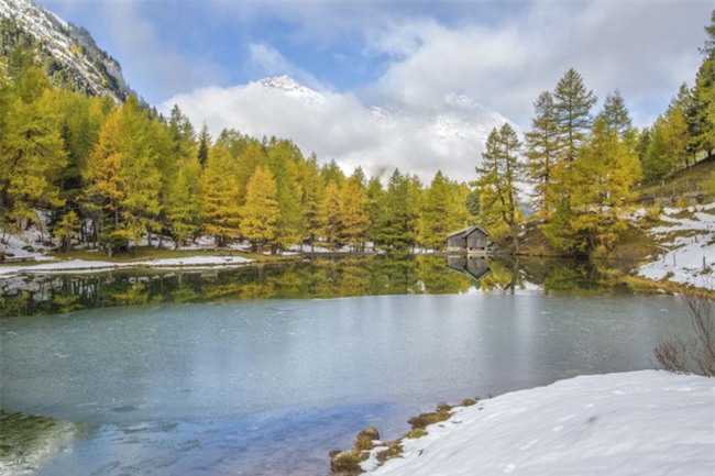 Thị trấn đẹp như thiên đường nhưng không ai dám chụp ảnh chỉ vì... - Ảnh 1.