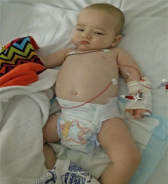 soc: be trai bi viem mang nao chi vi ngoi trong xe day khi di sieu thi cung me - 2