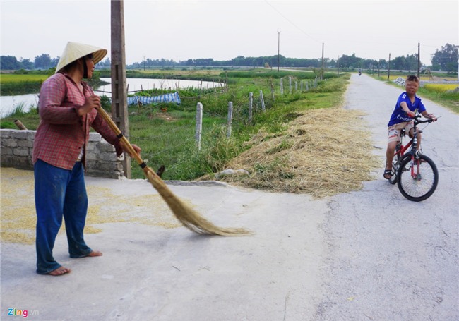 Cuoc song cua cau be bi cha tam xang dot 6 nam truoc hinh anh 10