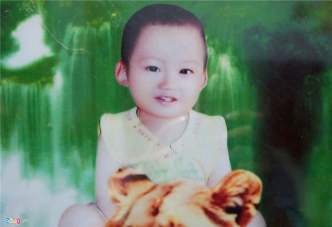 Cuoc song cua cau be bi cha tam xang dot 6 nam truoc hinh anh 3