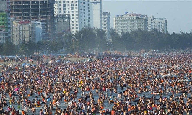 nắng nóng, nóng kỷ lục, Sầm Sơn, Cửa Lò, Đồ Sơn, bãi biển, giải nhiệt