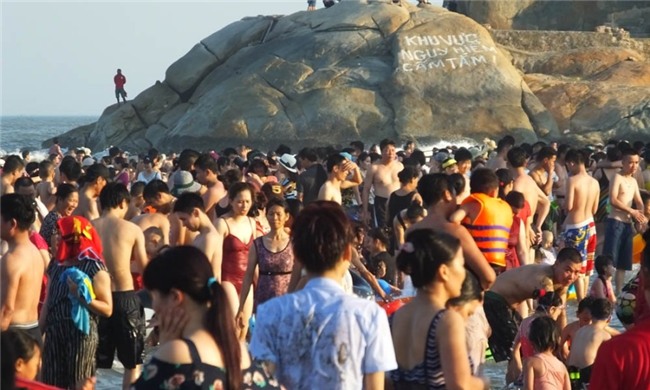 nắng nóng, nóng kỷ lục, Sầm Sơn, Cửa Lò, Đồ Sơn, bãi biển, giải nhiệt