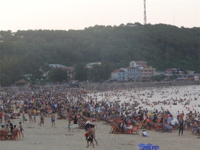 nắng nóng, nóng kỷ lục, Sầm Sơn, Cửa Lò, Đồ Sơn, bãi biển, giải nhiệt