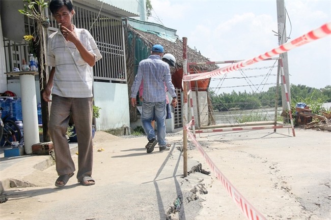 Vụ vết nứt 40m xuất hiện ở Sài Gòn: Mẹ nghẹn lòng hủy đám cưới con gái vì lo sạt lở - Ảnh 8.