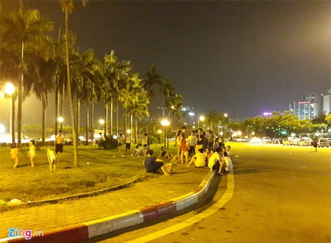 Ha Noi nang nong 41 do, giai khat chay hang, mo cua den khuya hinh anh 2