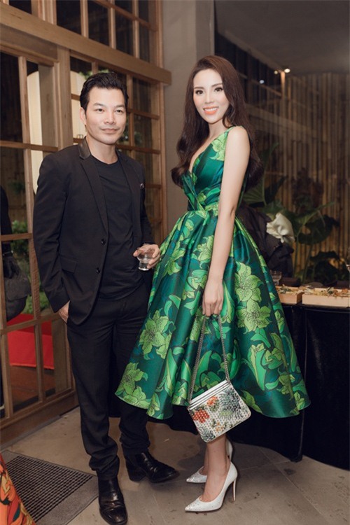 hoa hau ky duyen long lay nhu cong chua thu hut moi anh nhin tai su kien - 12