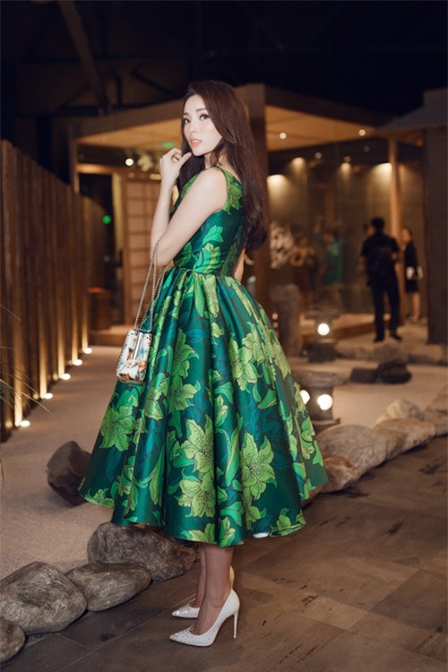 hoa hau ky duyen long lay nhu cong chua thu hut moi anh nhin tai su kien - 14