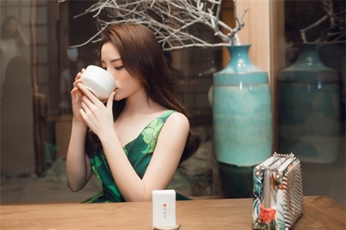 hoa hau ky duyen long lay nhu cong chua thu hut moi anh nhin tai su kien - 7