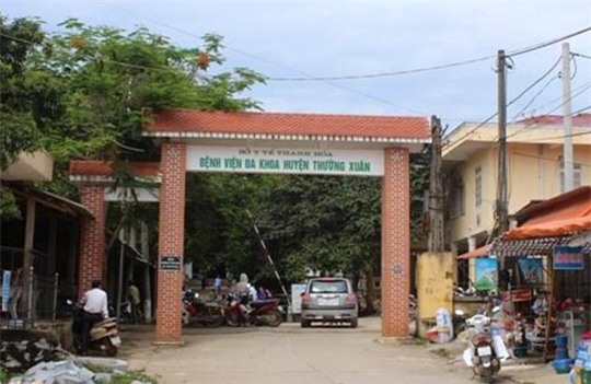 Phó giám đốc bệnh viện quay clip nóng với điều dưỡng làm kỷ niệm - Ảnh 1.