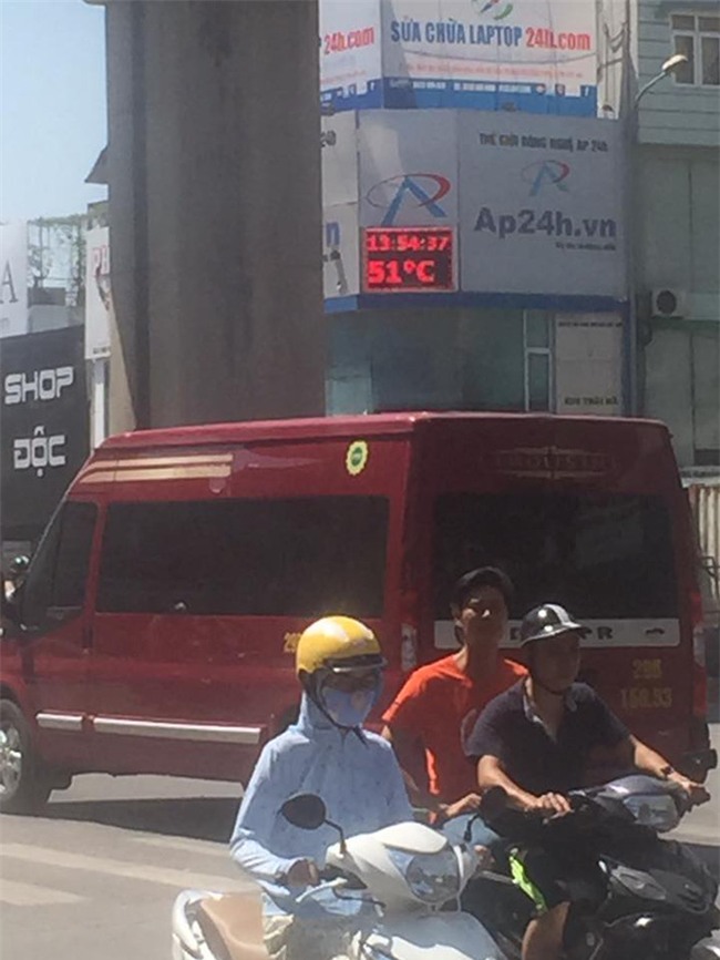 Nghìn lẻ một kiểu tránh nóng giữa những ngày nắng kỉ lục - Ảnh 1.