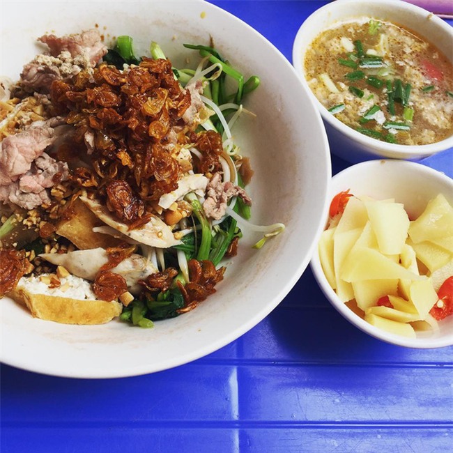 8 món ăn thần thánh giúp bạn chống chọi với thời tiết rán trứng giữa đường của Hà Nội - Ảnh 19.