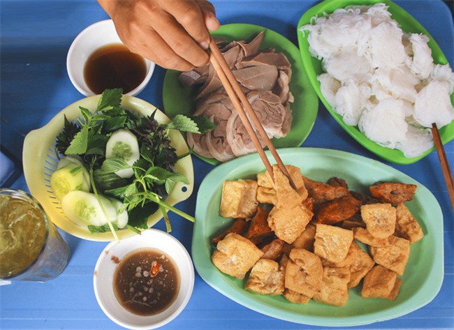 8 món ăn thần thánh giúp bạn chống chọi với thời tiết rán trứng giữa đường của Hà Nội - Ảnh 8.